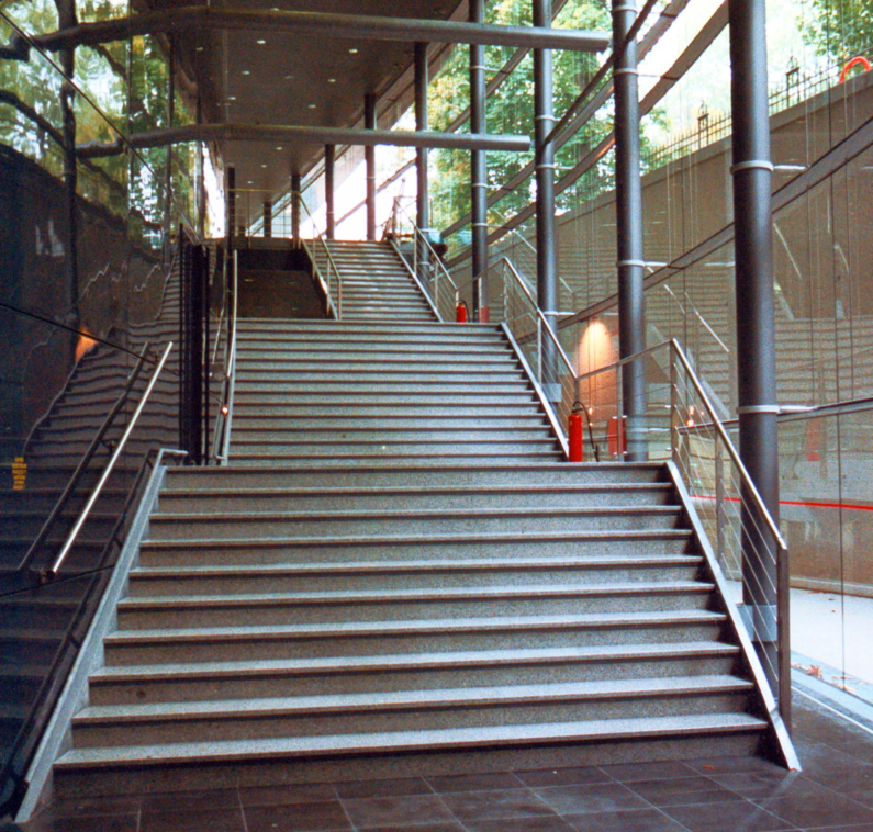 escalier hall central centre congrès tours jean nouvel 1992