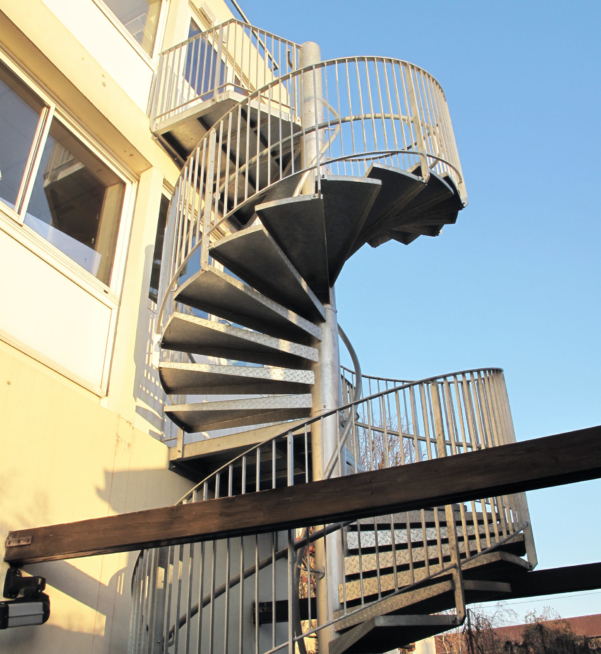 escalire secours creche conforme normes 2 niveaux