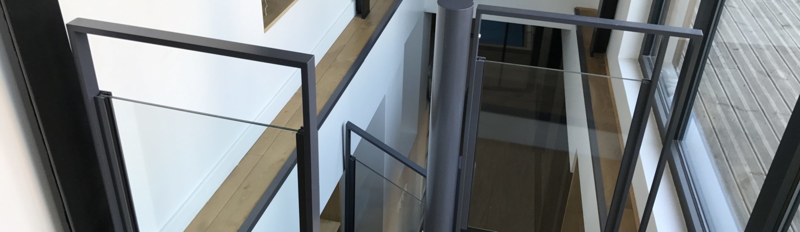 escalier helicoidal en acier verre et bois