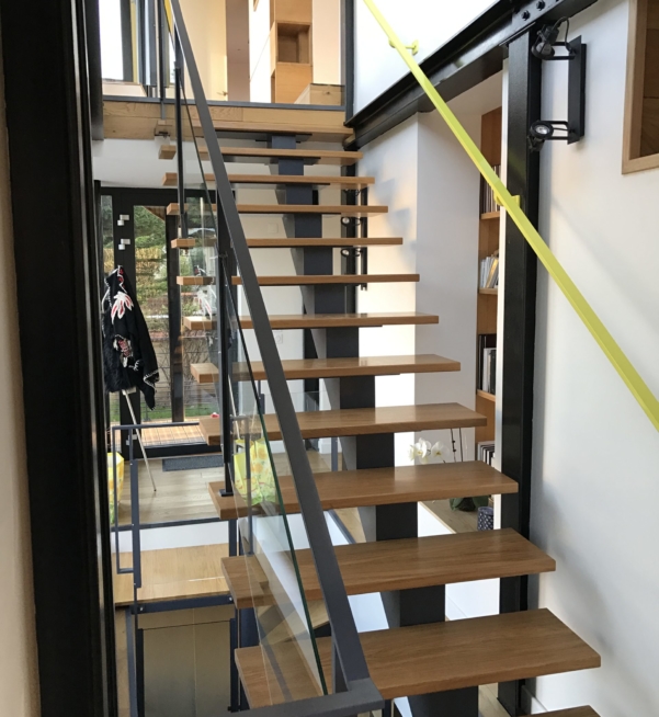escalier sur mesure rampe couleur jaune escalier original