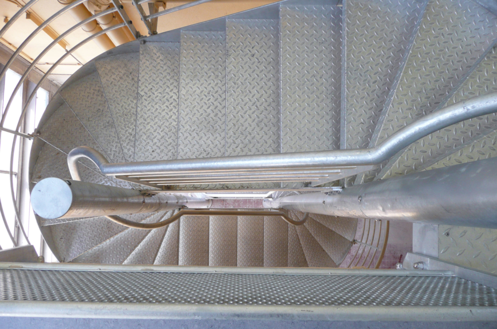 vue de dessus escalier acier galvanisé escalier extérieur secours sur mesure