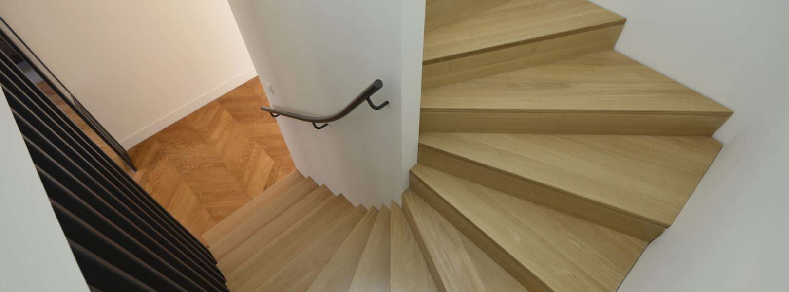 claustra acier marches bois structure acier escalier