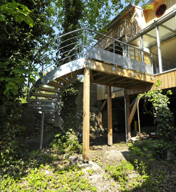 escalier extérieur arbre escalier structure metal et bois