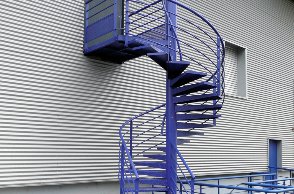 escalier de secours colimacon acier peint bleu