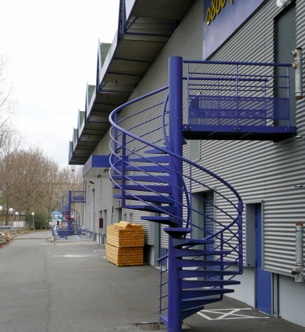 ensemble escaliers colimacon acier peint