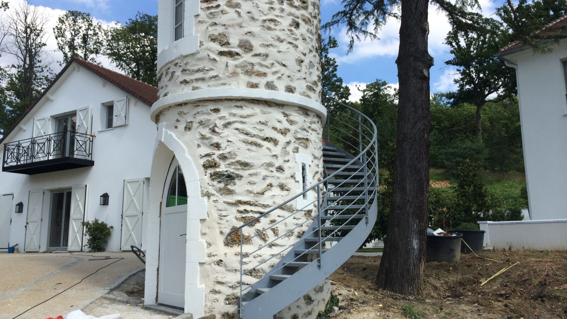 escalier balancé sur mesure tour de garde manoir