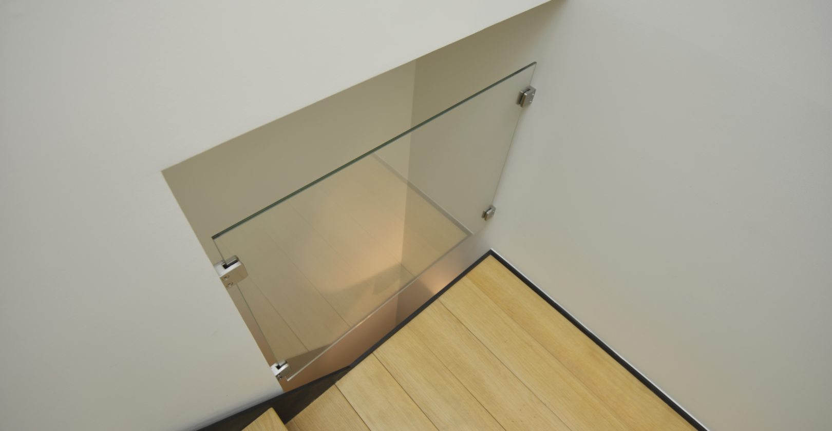 zoom garde-verre palier intermédiaire escalier acier bois