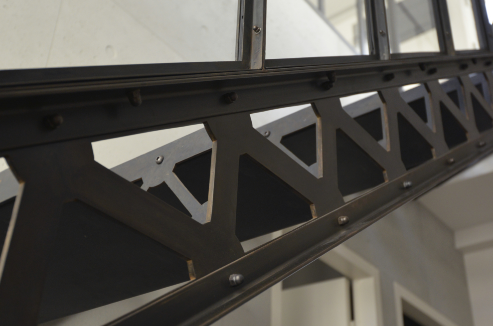 limons et contremarches eiffel escalier vu d'en bas