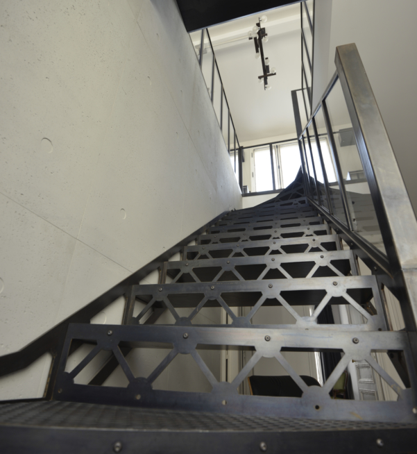 escalier reflet patine à l'ancienne contremarches et limons eiffel