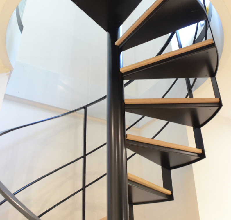 escalier helicoidal acier chêne avec cerclage tremie acier