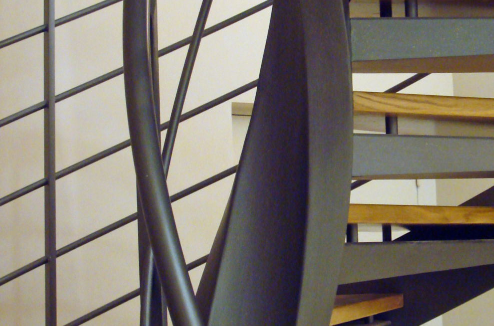 detail escalier débillardé acier et bois limon central