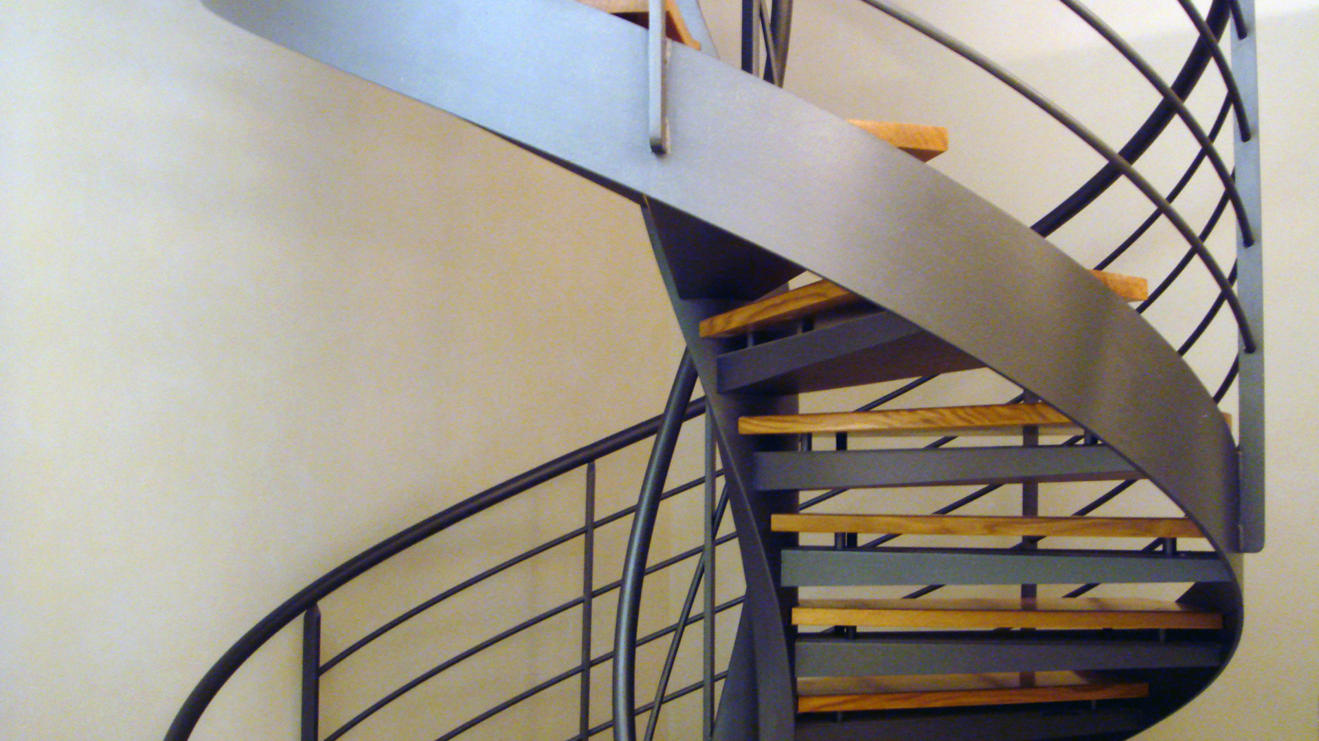 escalier limon débillardé acier bois