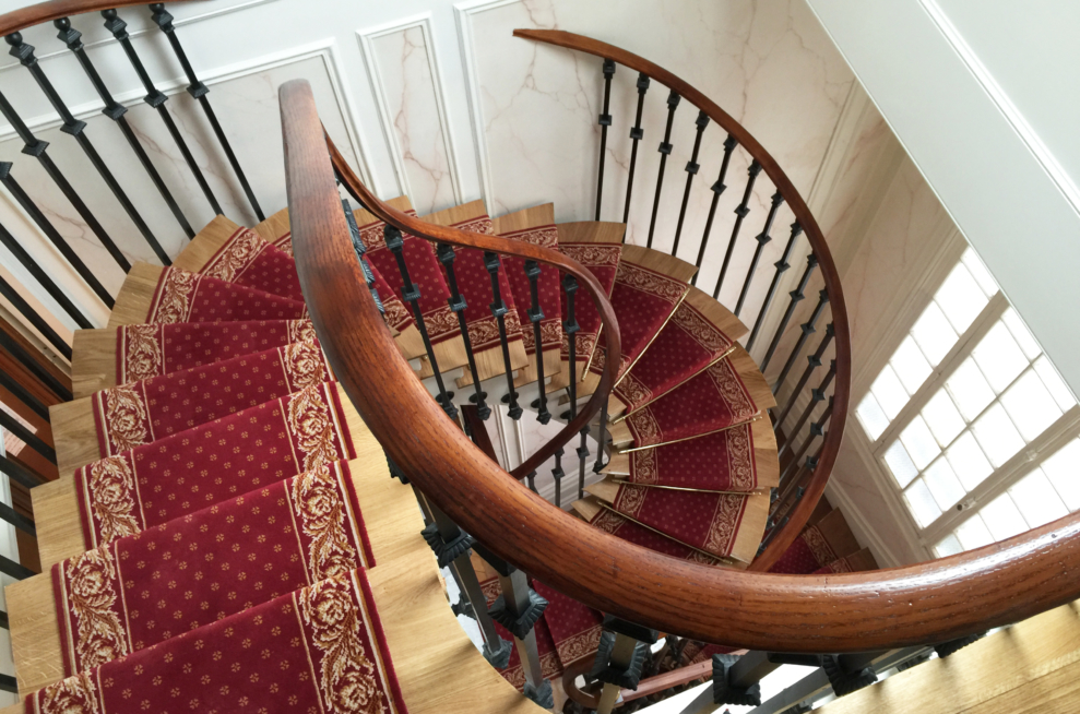 escalier haussmannien avec garde-corps sur mesure ornements ferronnerie d'art paris