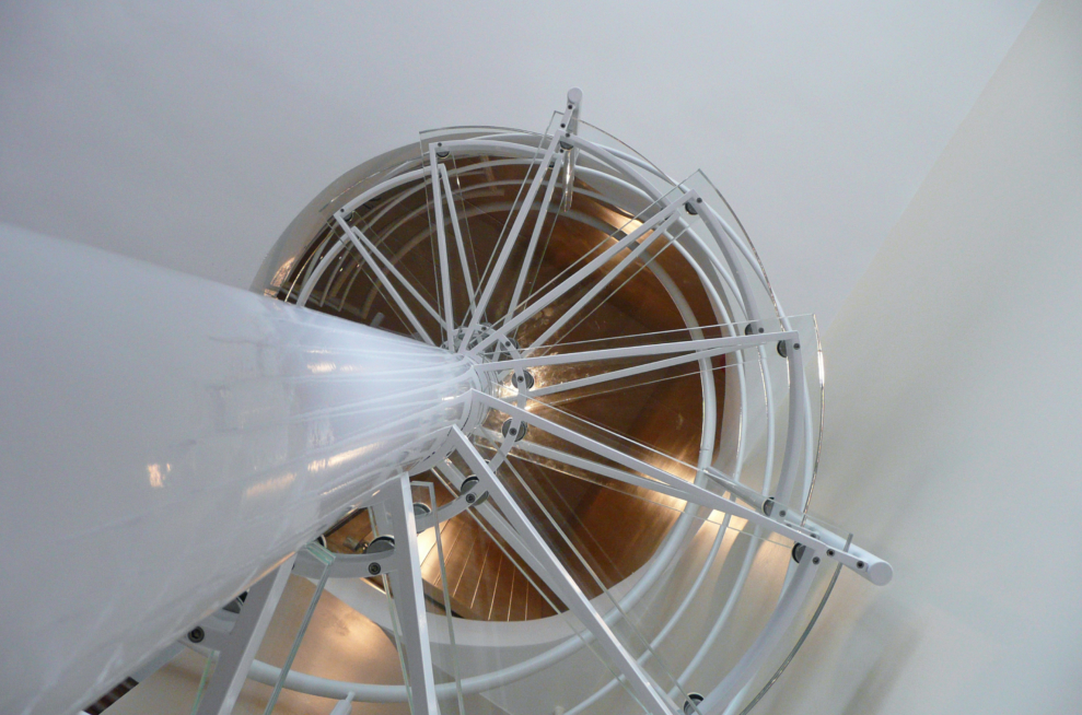 Vue dessous escalier helicoidal acier verre inox sur mesure