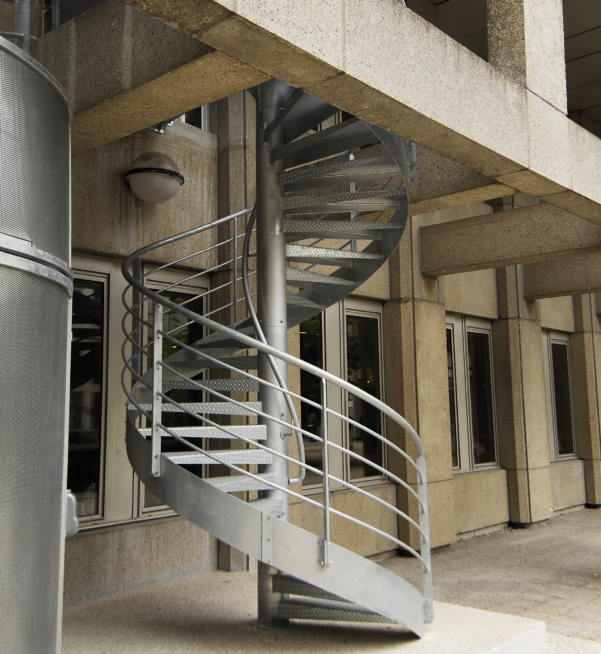 escalier acier conforme normes ERP en 1 up
