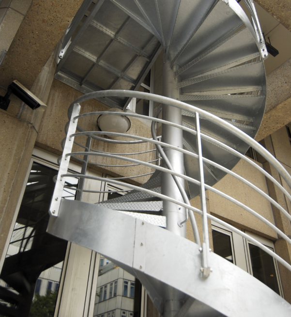 escalier de secours conforme normes ERP en 1 up