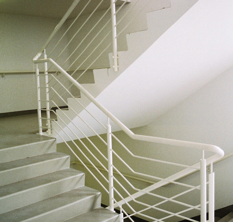 Escaliers REM garde-corps blanc sur mesure